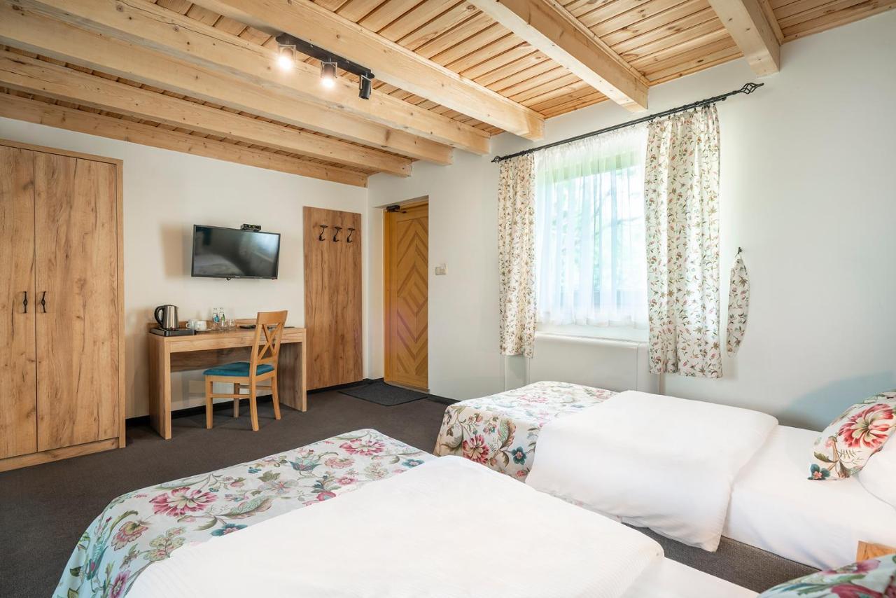 אילאווה Labedz Hotel Karczma מראה חיצוני תמונה